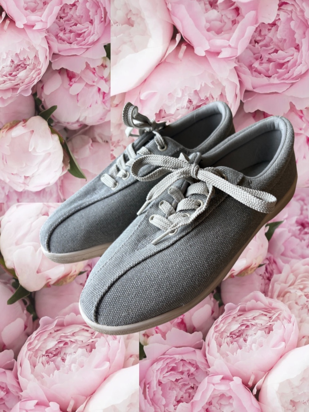 Easy Spirit Grey Canvas Tennis Shoes Women’s Size 6.5